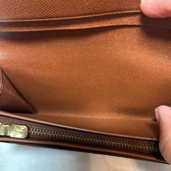 Louis Vuitton Wallett - Inside has some peeling please see photos - Picture 6 of 15